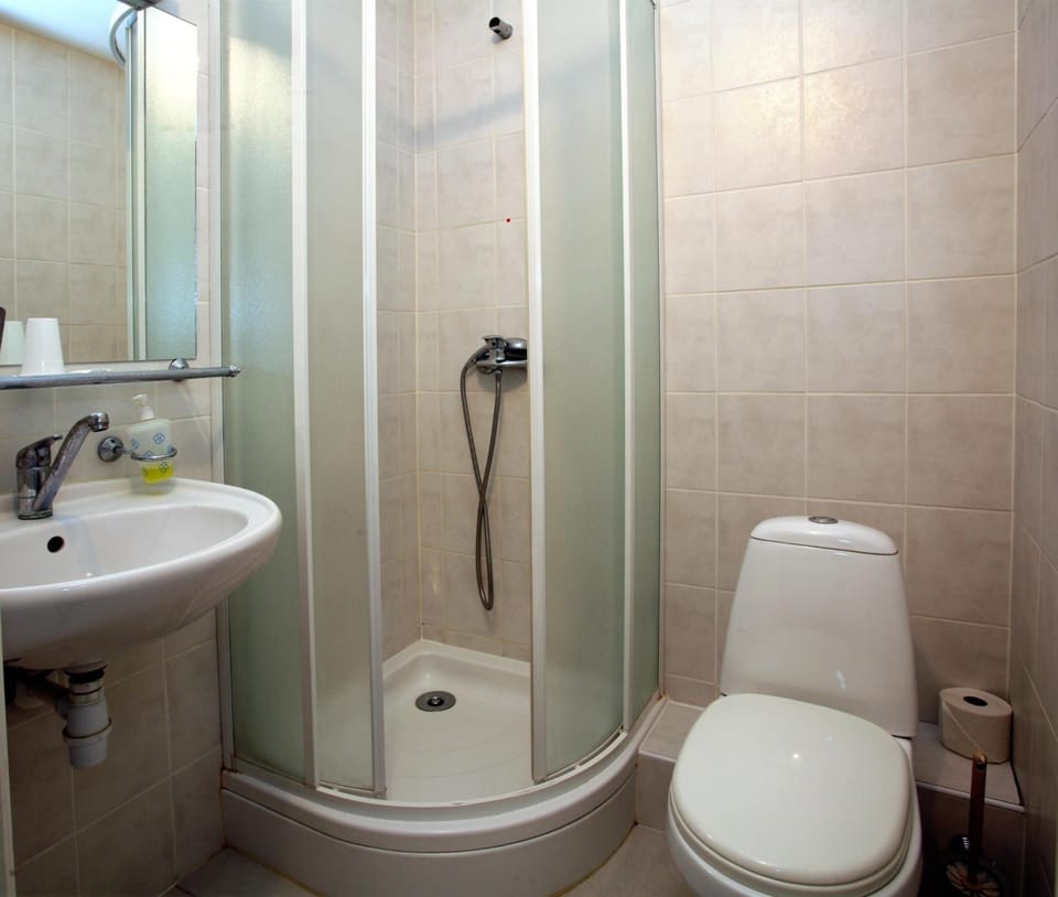 Shower, towels