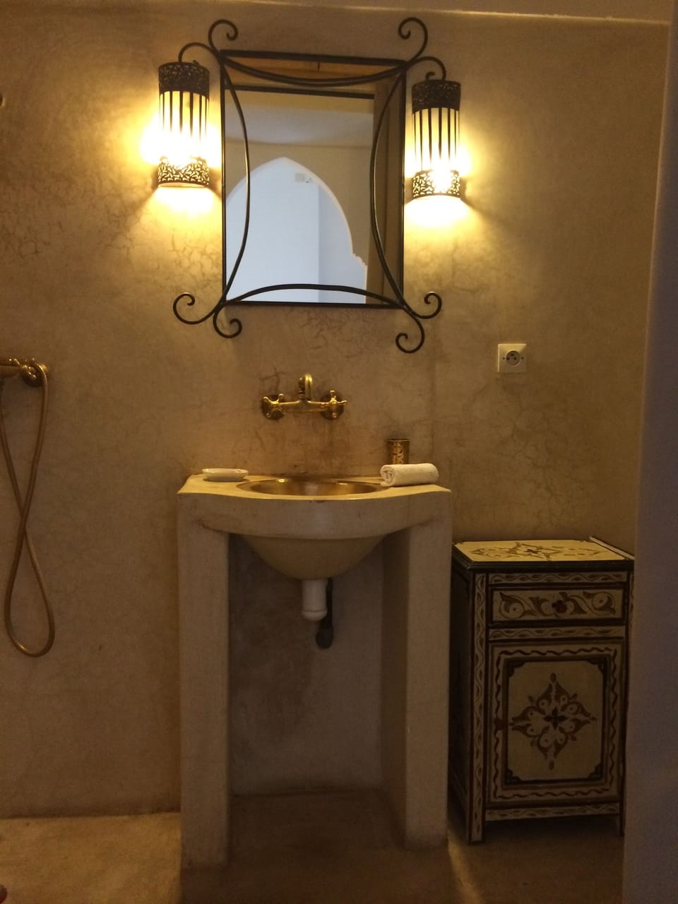 Double Room | Bathroom | Free toiletries, hair dryer, towels