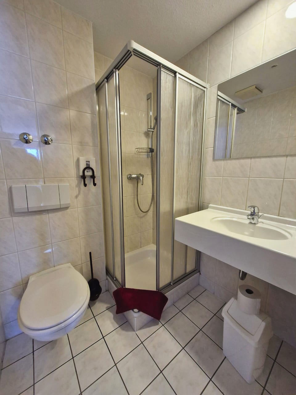 Standard Single Room | Bathroom | Hair dryer, towels, soap, shampoo