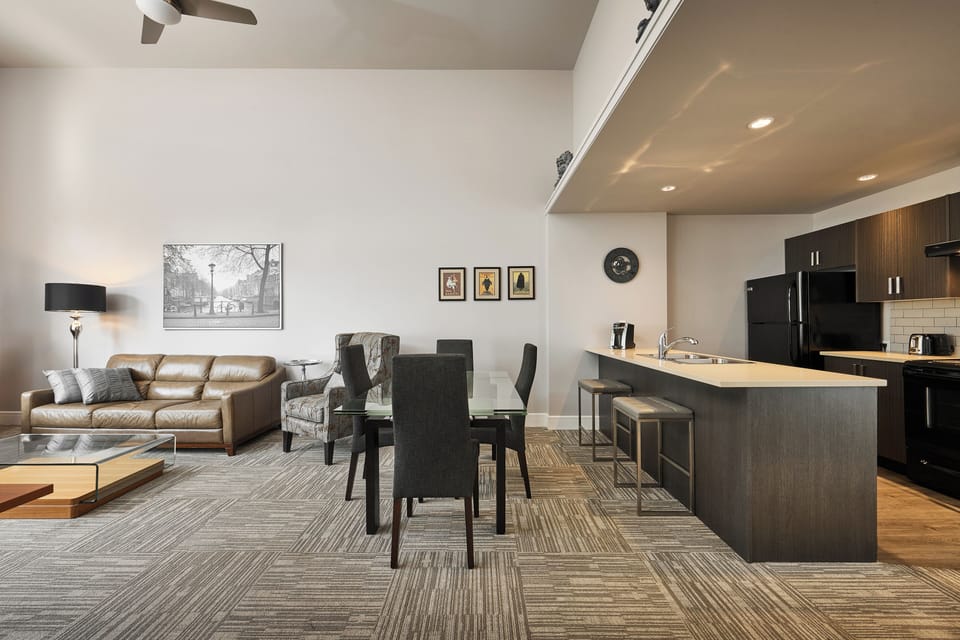 Executive Penthouse, 1 King Bed, Non Smoking | Living area | 42-inch flat-screen TV with cable channels, Smart TV, Netflix