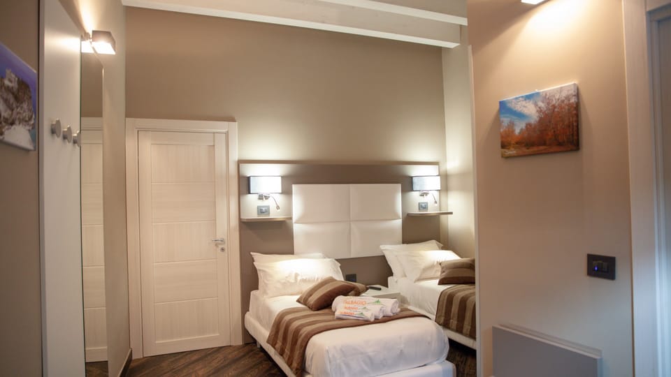 Deluxe Apartment | Premium bedding, down comforters, WiFi (free)