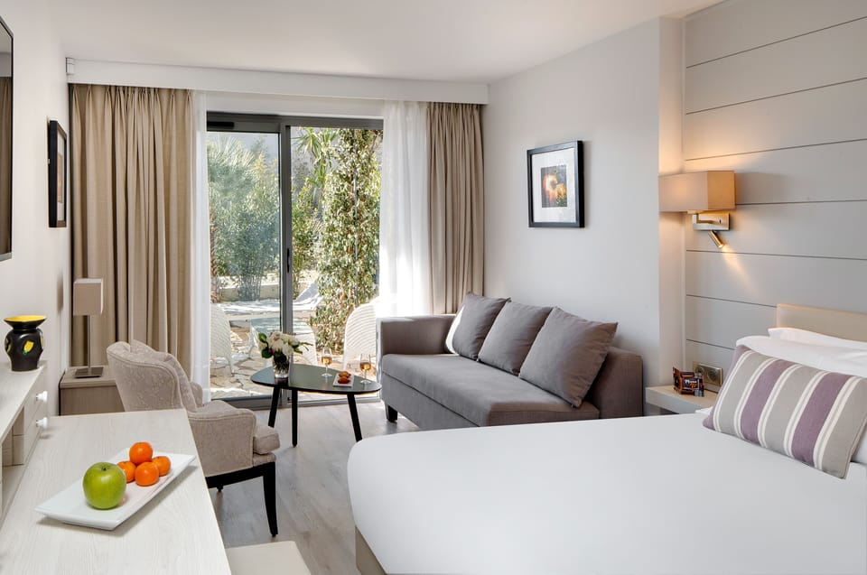 Deluxe Double Room | Premium bedding, minibar, in-room safe, individually decorated