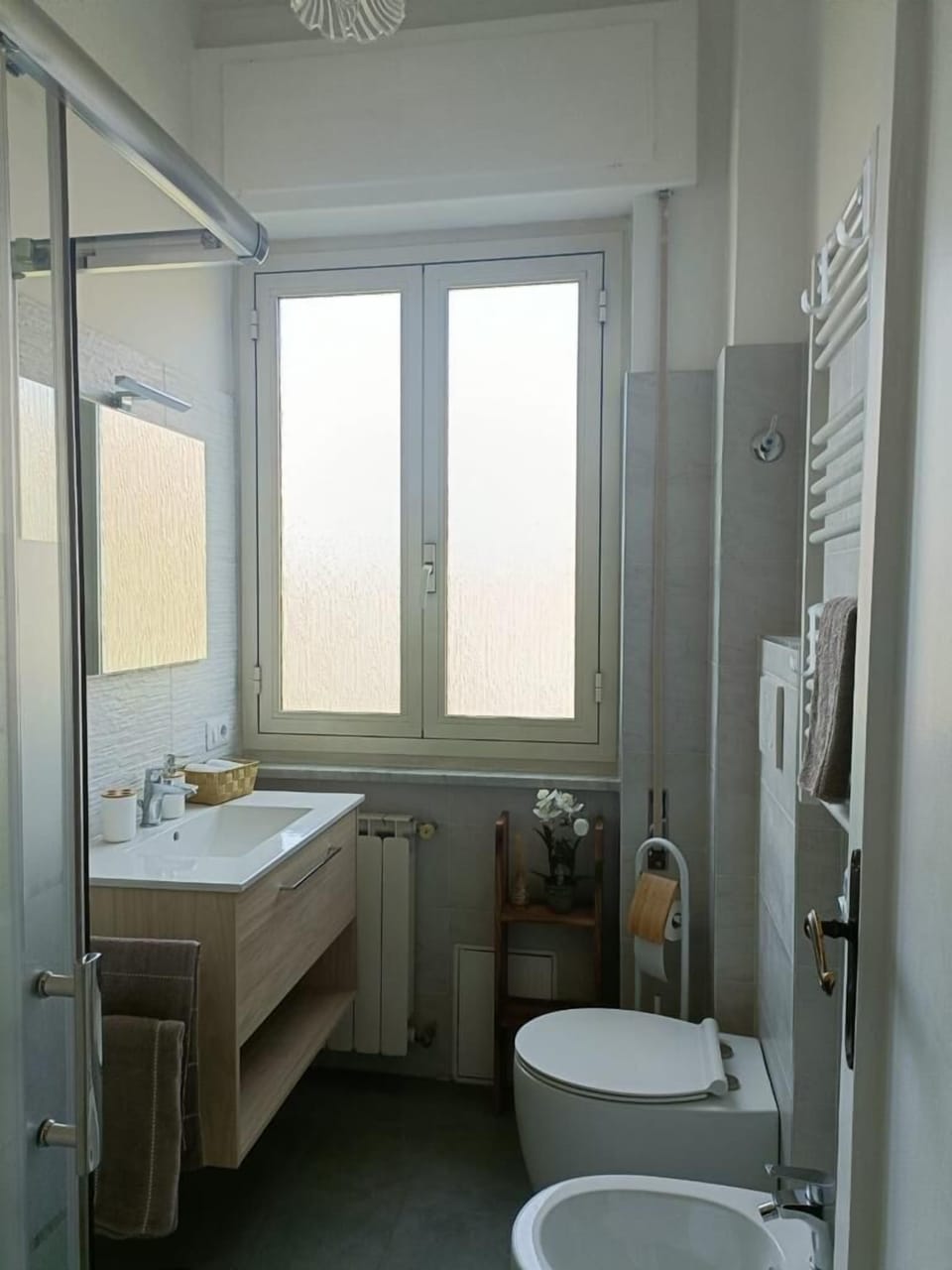 Comfort Apartment, 1 Bedroom, Terrace | Bathroom | Shower, rainfall showerhead, free toiletries, hair dryer