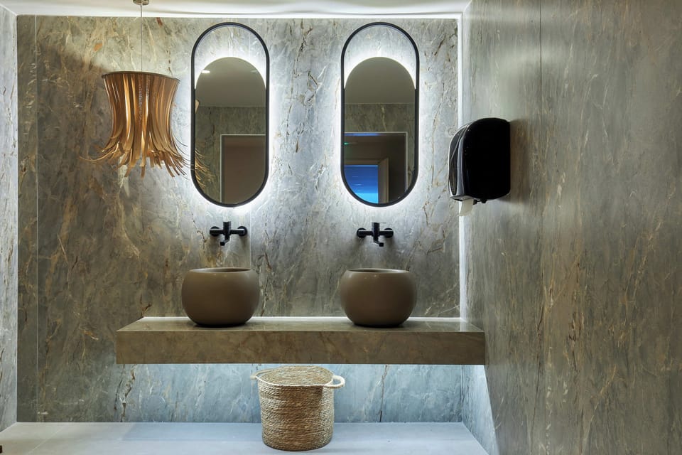 Sauna, hot tub, steam room, body treatments, aromatherapy