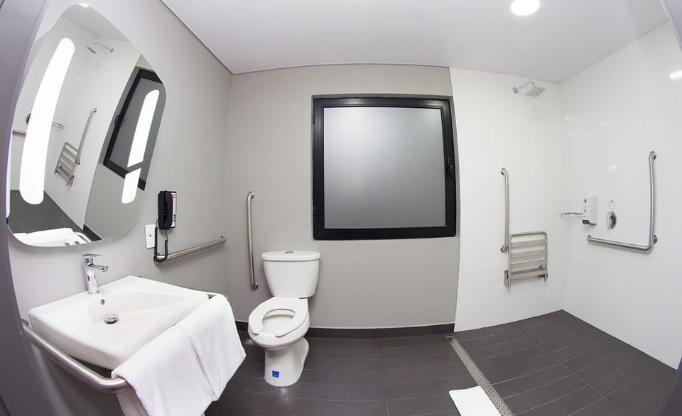 Standard Room, 1 Double Bed, Accessible | Premium bedding, down comforters, in-room safe, desk