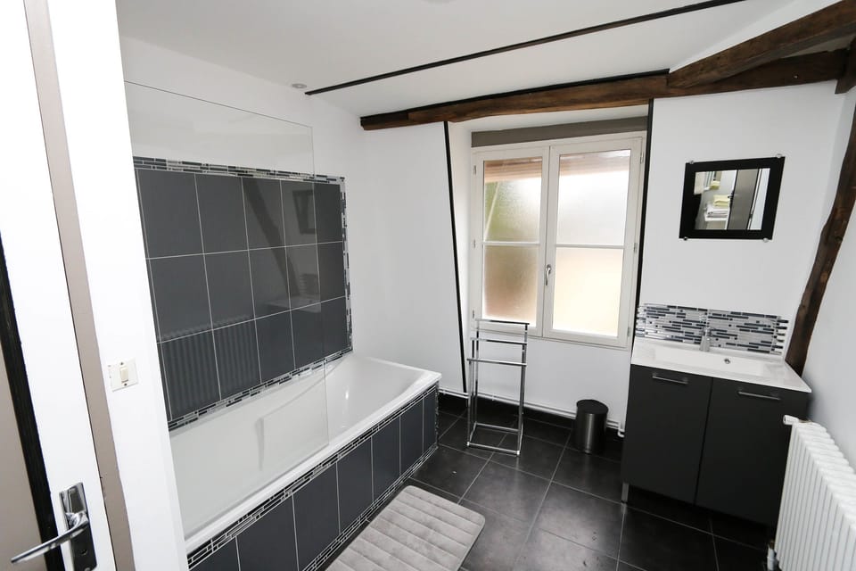 Family Room | Bathroom | Free toiletries, hair dryer, towels