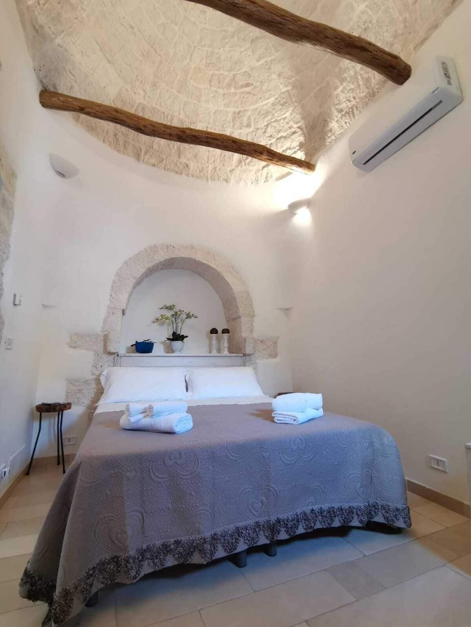 Deluxe Apartment, 1 Bedroom, Non Smoking, Kitchen | 1 bedroom, individually decorated, individually furnished, desk