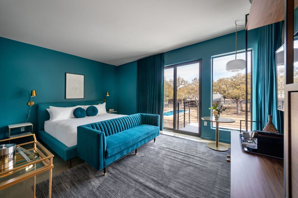 King Suite, Garden View | Minibar, in-room safe, blackout drapes, iron/ironing board
