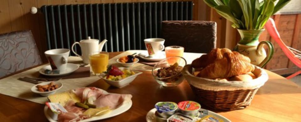 Daily buffet breakfast for a fee