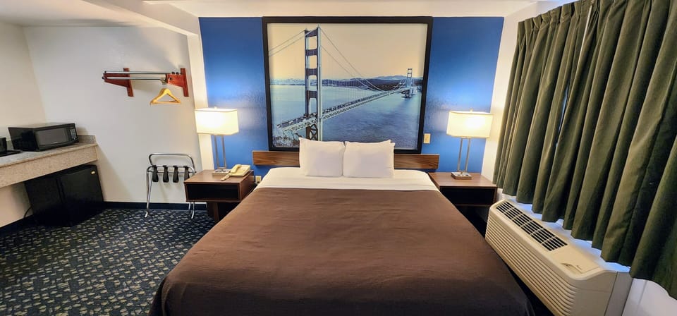 Room, 1 King Bed, Non Smoking | Desk, blackout drapes, free WiFi, bed sheets