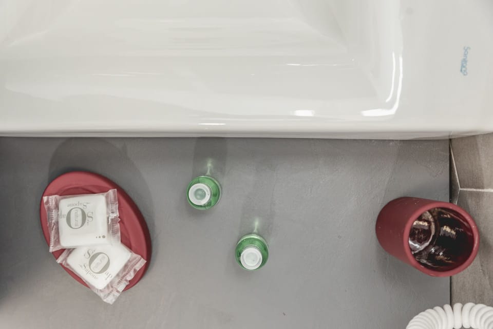 Superior Triple Room | Bathroom amenities | Shower, bidet, towels