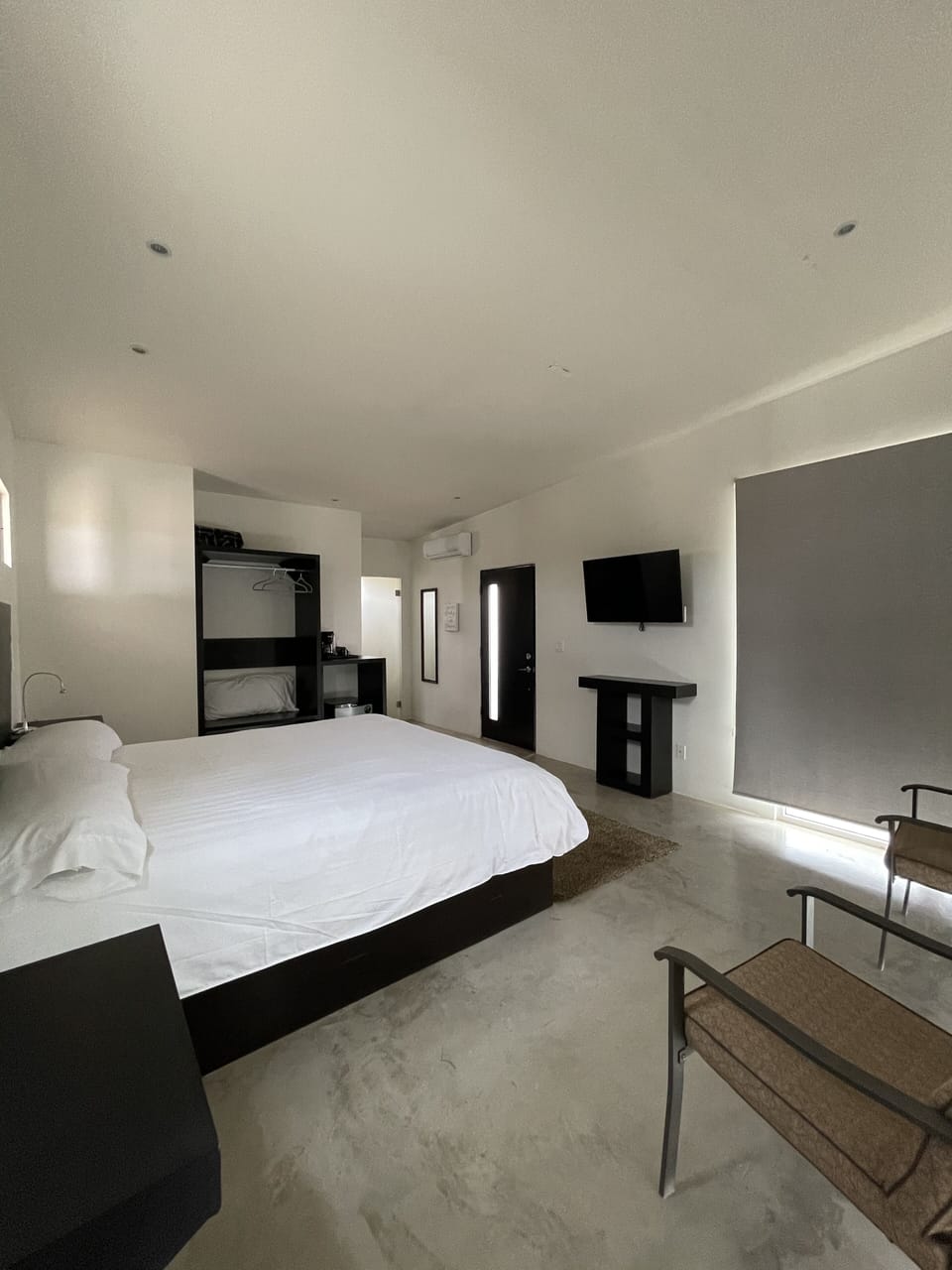 Deluxe Double Room, 1 King Bed, Terrace | Premium bedding, down comforters, memory foam beds, minibar