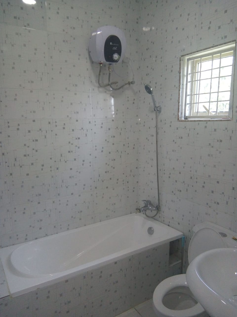 Luxury Suite, 1 King Bed, Non Smoking | Bathroom | Combined shower/tub, deep soaking tub, towels