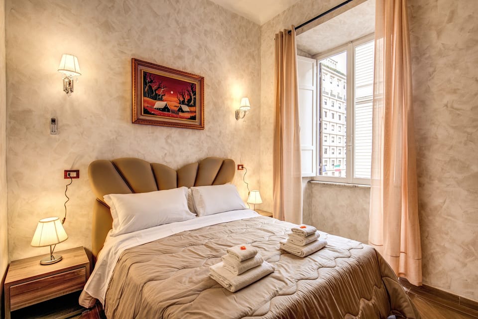 Deluxe Suite, Hot Tub | Desk, laptop workspace, WiFi (free), bed sheets