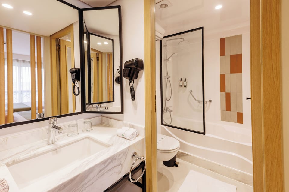 Bathtub, deep soaking tub, free toiletries, hair dryer