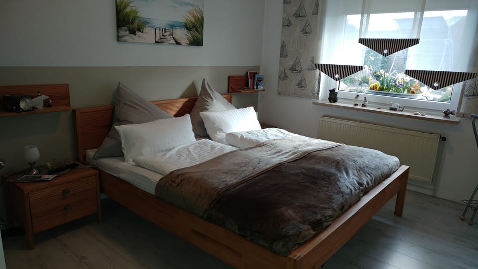 Apartment, 2 Bedrooms, Non Smoking | 2 bedrooms, hypo-allergenic bedding, down comforters, memory foam beds