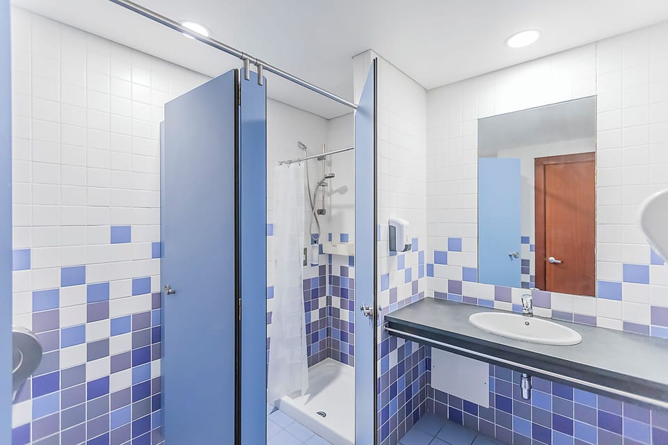 Shower, towels