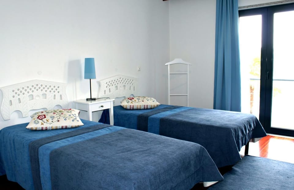 Blackout drapes, free WiFi, bed sheets
