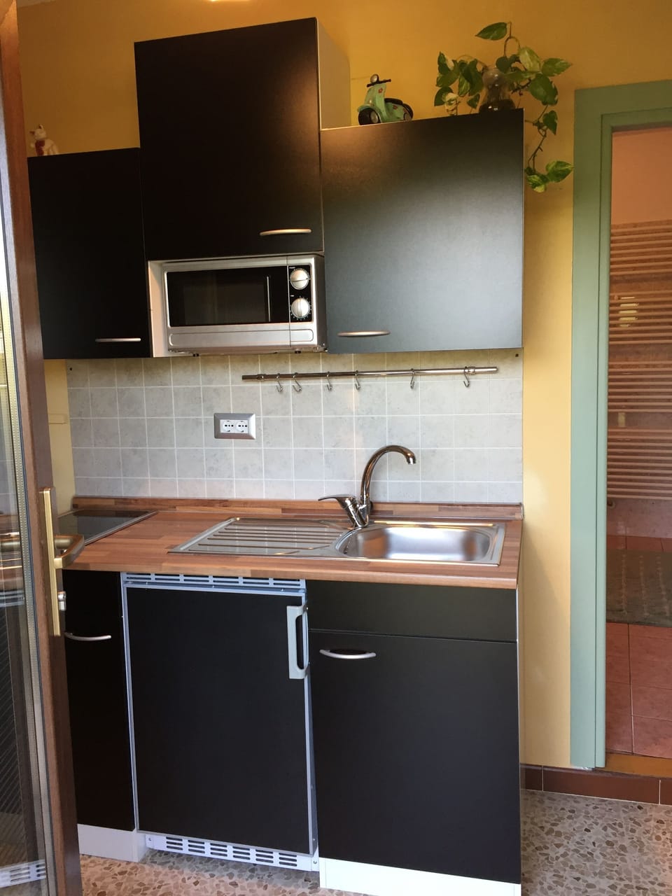 Apartment, Pool View (Casa Azzurra) | Minibar, desk, free WiFi, bed sheets