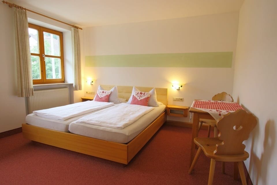 Standard Double Room, 1 King Bed, Non Smoking, Valley View | Desk, WiFi (free), bed sheets