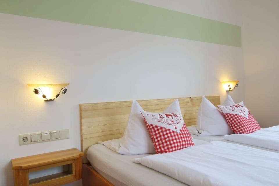 Standard Double Room, 1 King Bed, Non Smoking, Valley View | Desk, WiFi (free), bed sheets