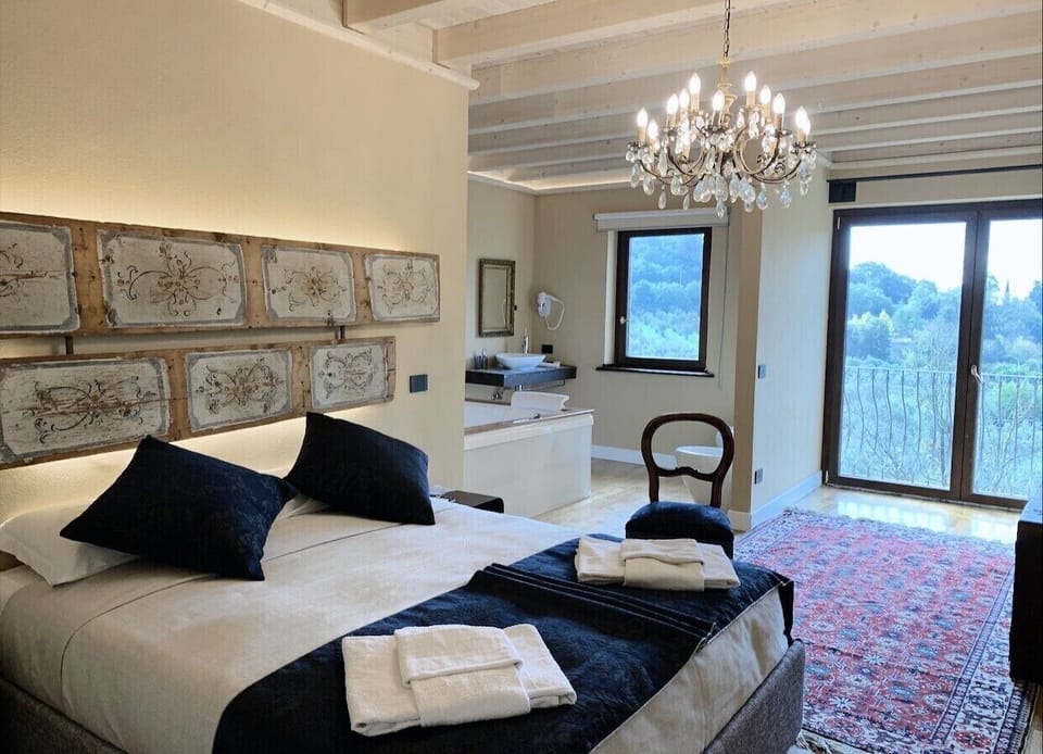 Deluxe Suite, Hot Tub, Mountain View | Premium bedding, down comforters, desk, laptop workspace