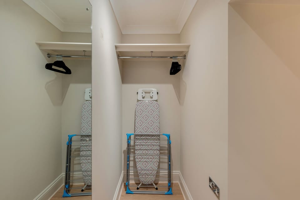 City Apartment, 3 Bedrooms | 3 bedrooms, individually decorated, individually furnished, desk