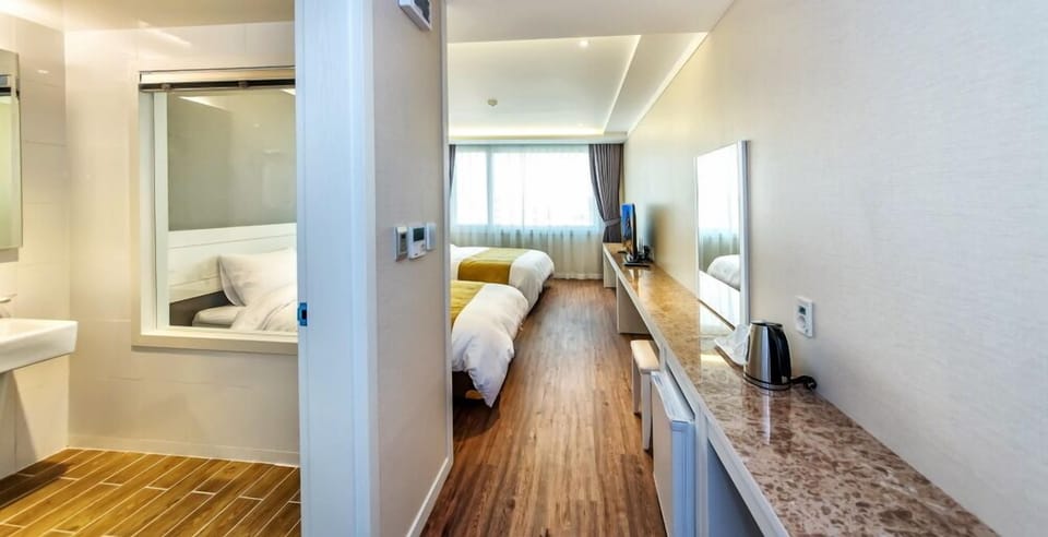 Superior Deluxe Twin Room | Soundproofing, WiFi (free), bed sheets