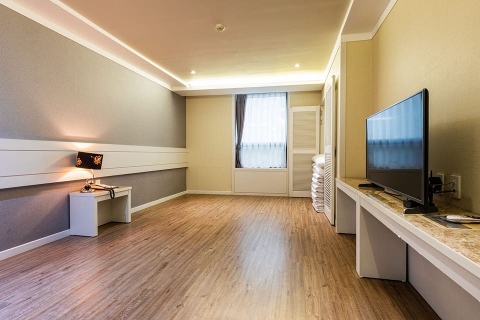 Standard Ondol | Soundproofing, WiFi (free), bed sheets
