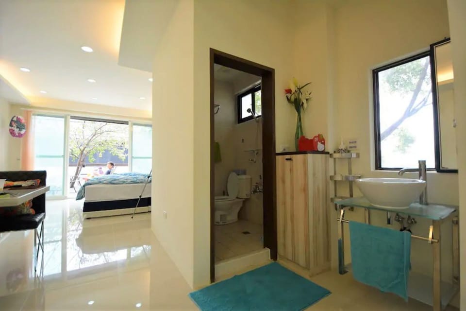 Family Double Room, 1 King Bed, Non Smoking | Desk, free WiFi, bed sheets