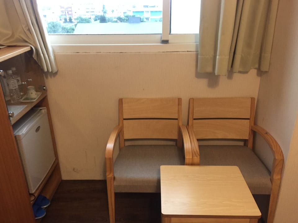 Family Room | Desk, blackout drapes, free WiFi, bed sheets