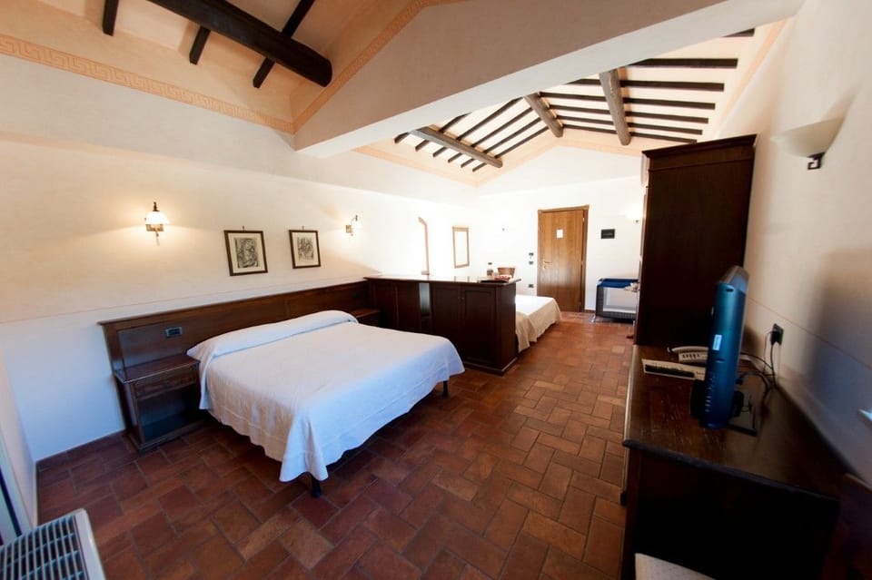 Quadruple Room | In-room safe, desk, laptop workspace, free cribs/infant beds