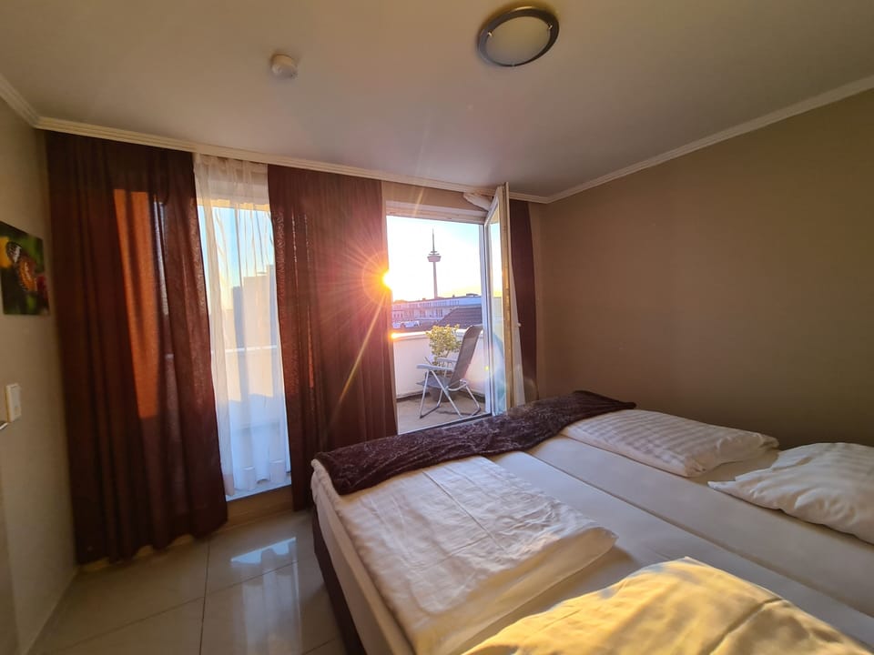 Double or Twin Room, Balcony | Minibar, desk, laptop workspace, free WiFi