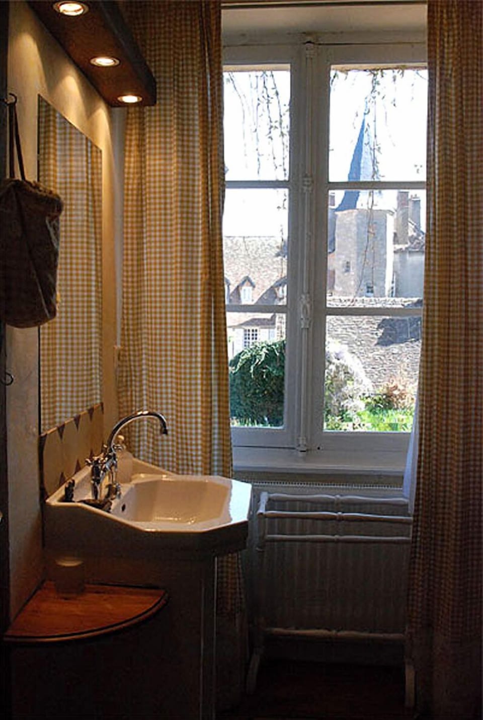 Family Suite | Bathroom sink