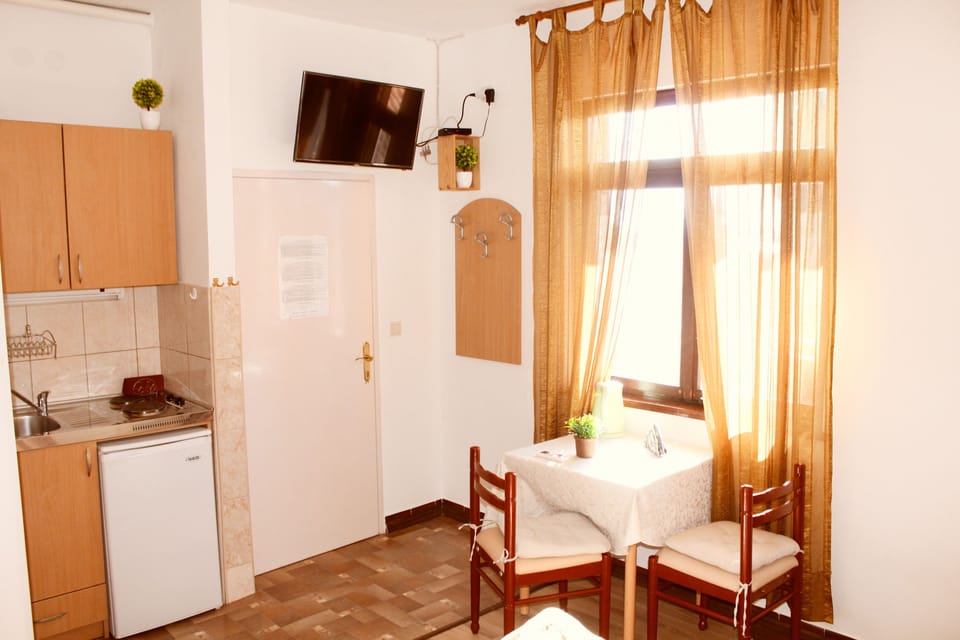 Classic Studio, Multiple Beds, Sea View | Living area | Flat-screen TV