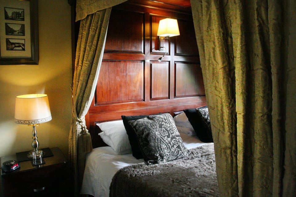 Premier Double Room, 1 King Bed | Individually decorated, individually furnished, desk, laptop workspace