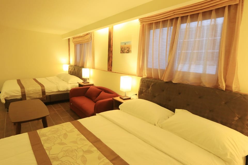 Comfort Quadruple Room, 2 Double Beds, Non Smoking | Desk, blackout drapes, free WiFi, bed sheets