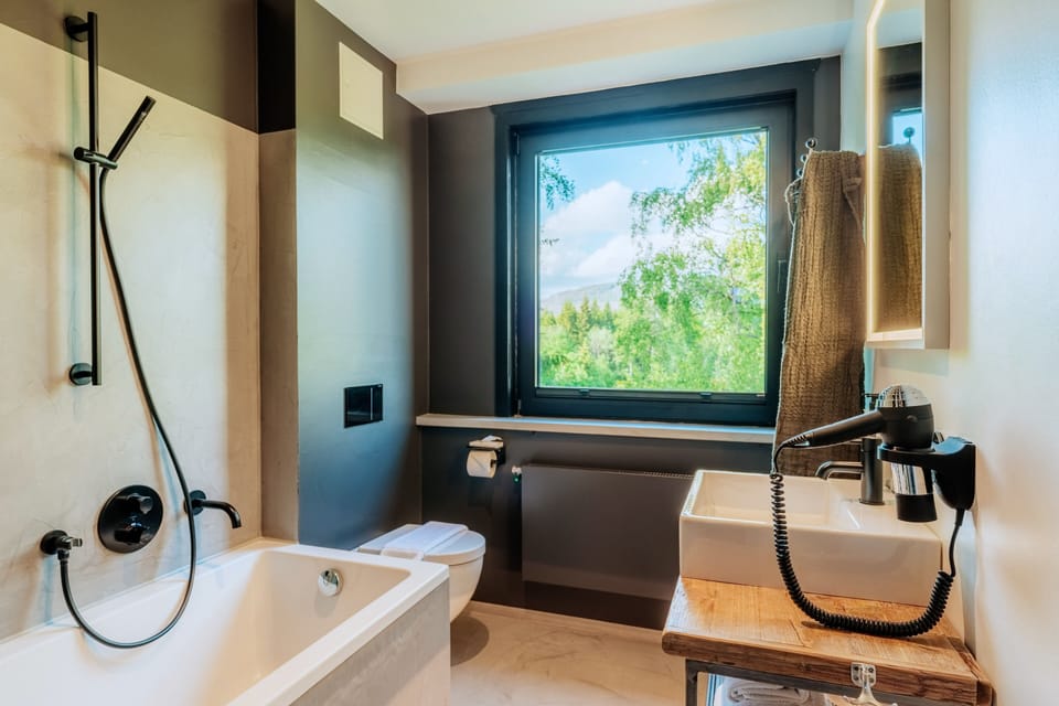 Family Suite, 2 Bedrooms | Bathroom | Hair dryer, towels, soap, shampoo