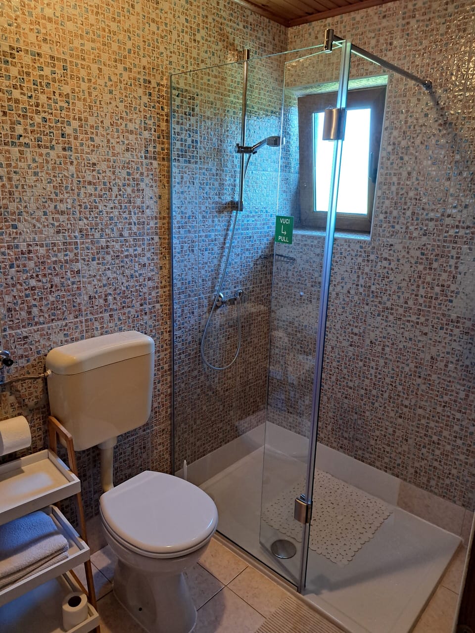 Triple Room, Mountain View | Bathroom | Shower, free toiletries, hair dryer, towels