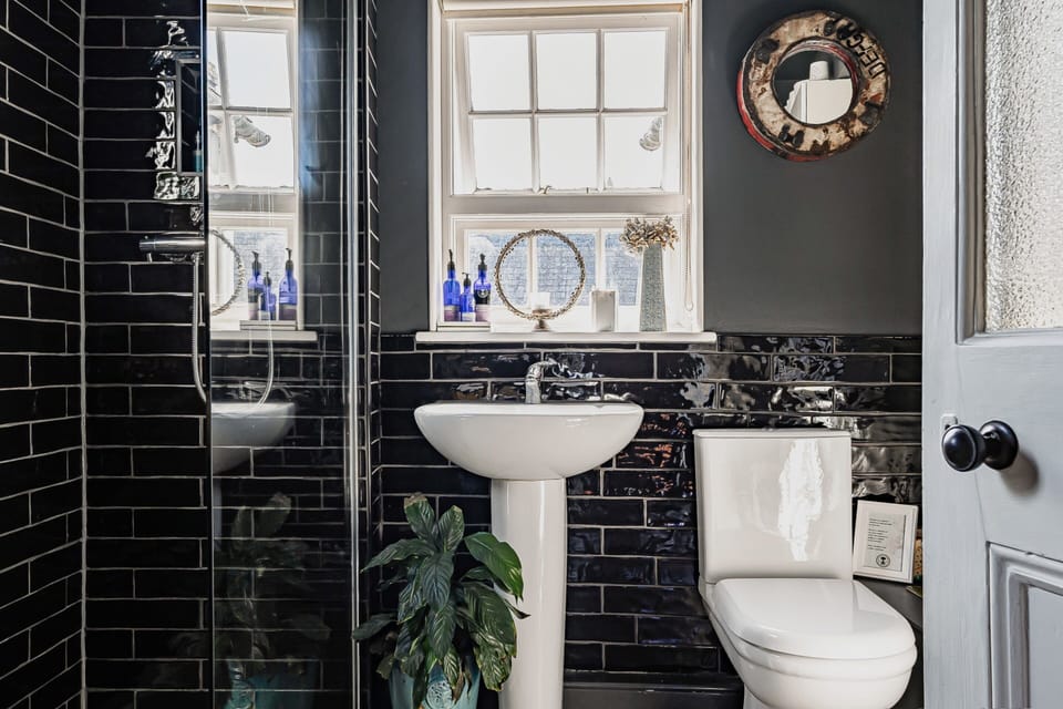 Comfort Double Room, Shared Bathroom, Courtyard View (South Western Main House) | Interior