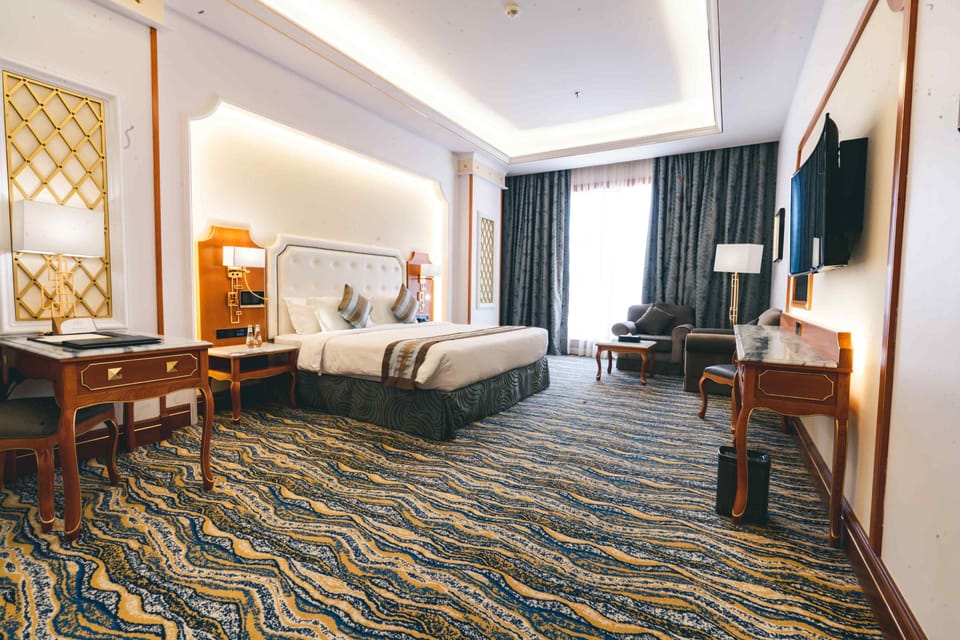 Deluxe Premier Suite (King Bed or 2 Twin Beds) | 2 bedrooms, minibar (some free items), in-room safe, desk
