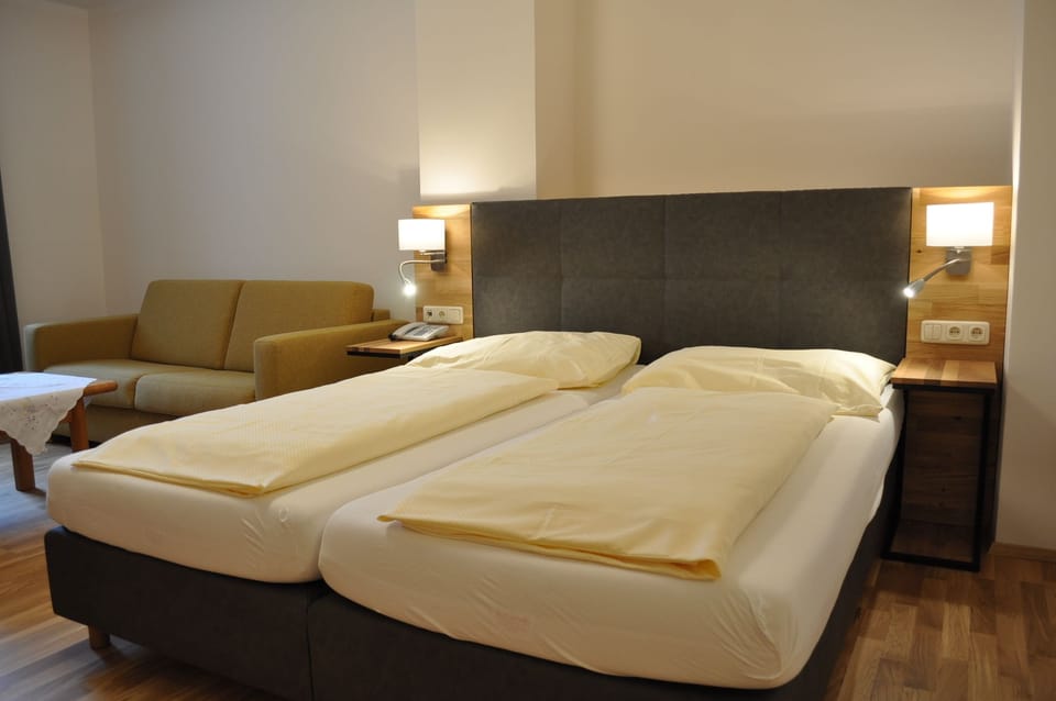 Superior Double or Twin Room | In-room safe, desk, iron/ironing board, free WiFi