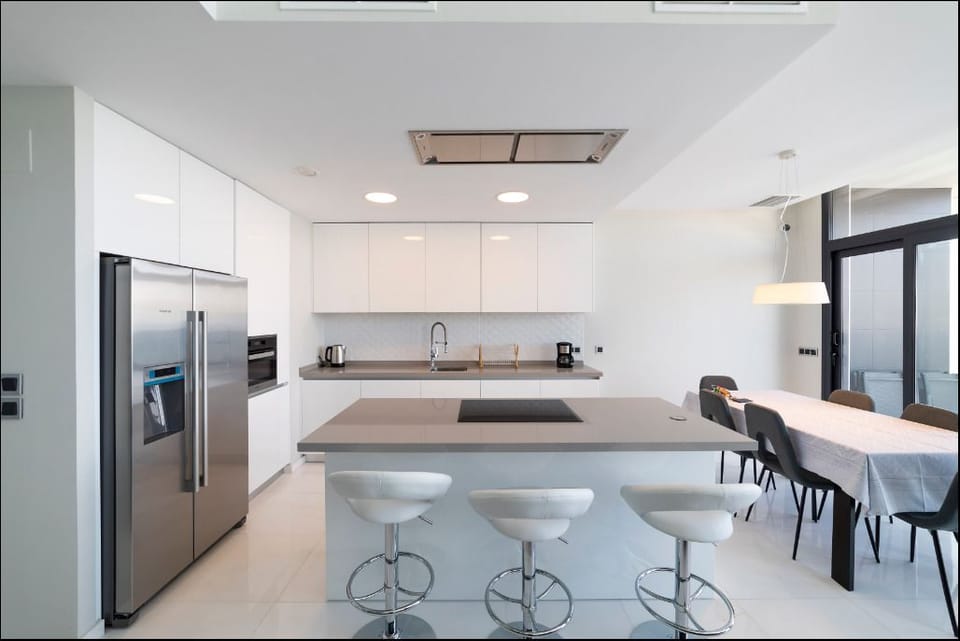 Duplex, Sea View | Private kitchen | Full-size fridge, microwave, oven, stovetop