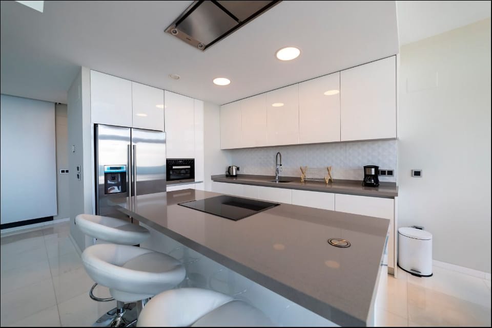 Duplex, Sea View | Private kitchen | Full-size fridge, microwave, oven, stovetop