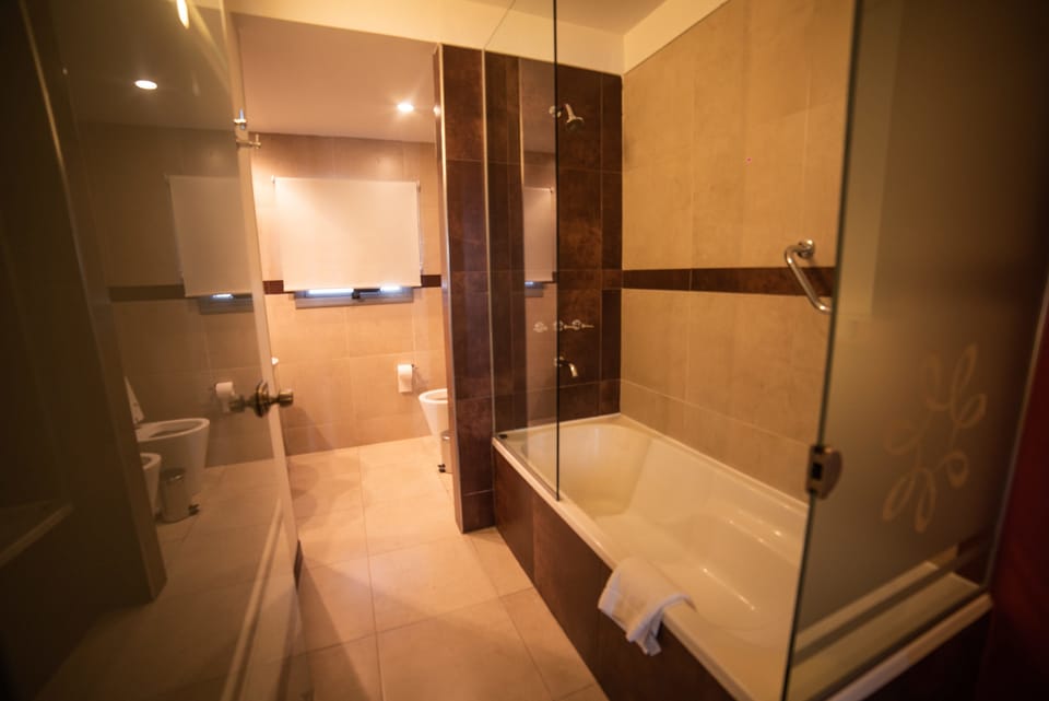 Superior Room, 1 King Bed, Non Smoking, Lake View | Deep soaking bathtub
