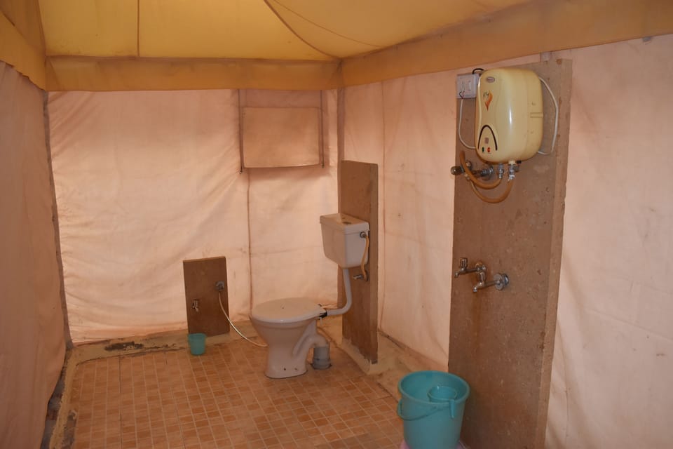 Luxury Tent, 1 Bedroom | Bathroom | Shower, free toiletries, towels