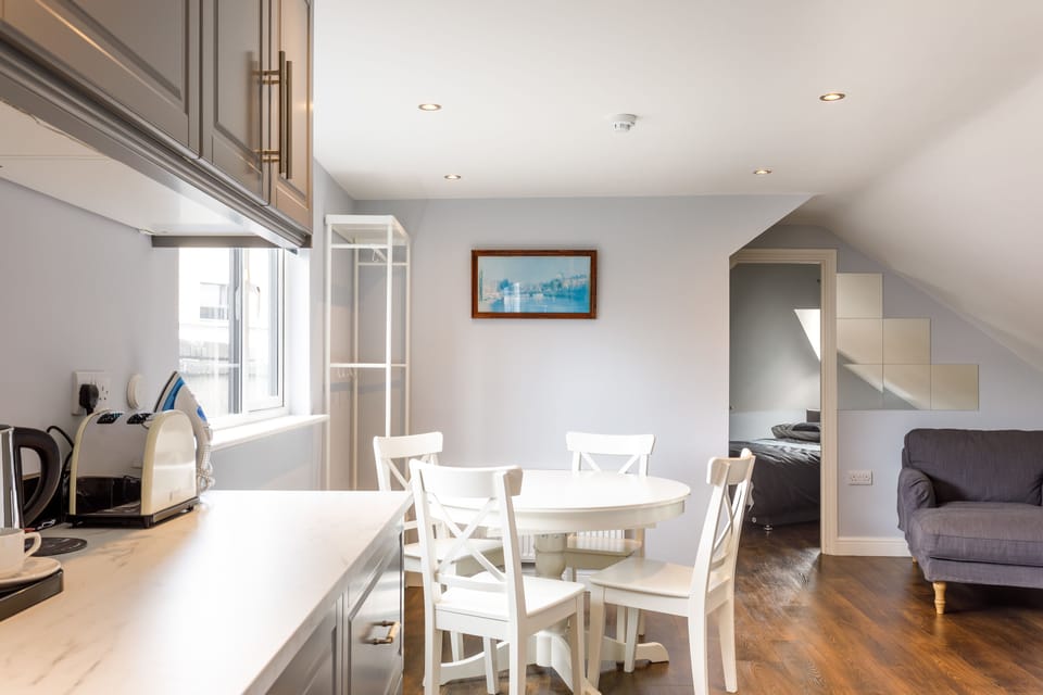 Comfort Apartment, Multiple Beds, Non Smoking | Iron/ironing board, free WiFi, bed sheets