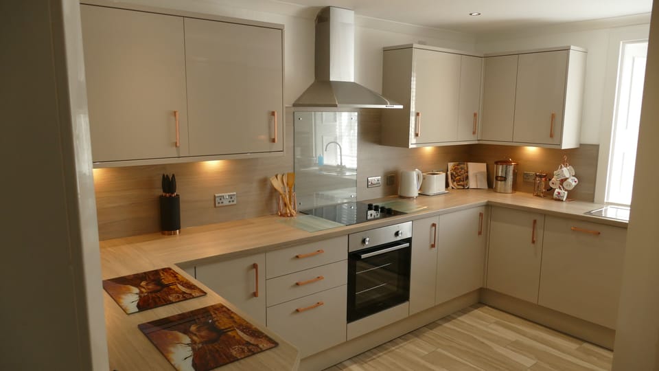 Apartment, 2 Bedrooms | 2 bedrooms, desk, free WiFi