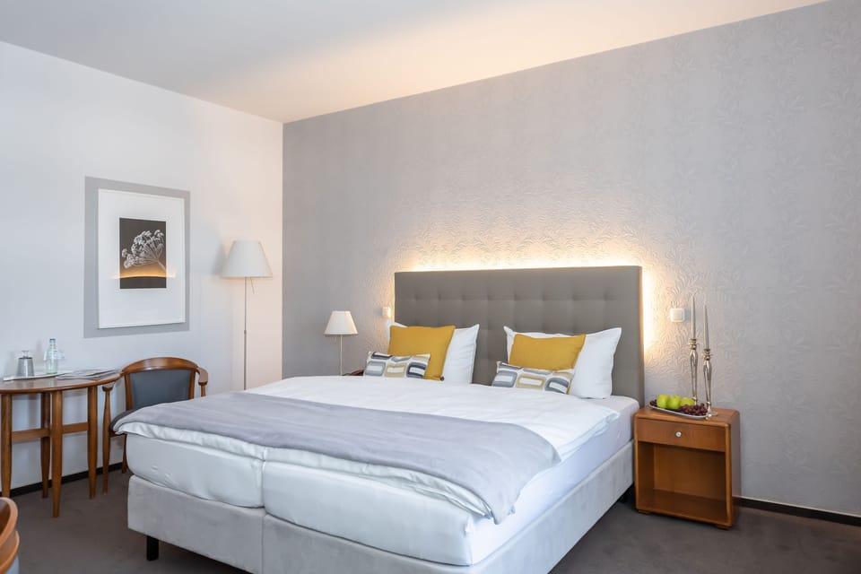 Double Room, 1 King Bed, Non Smoking | Desk, blackout drapes, WiFi (surcharge), bed sheets