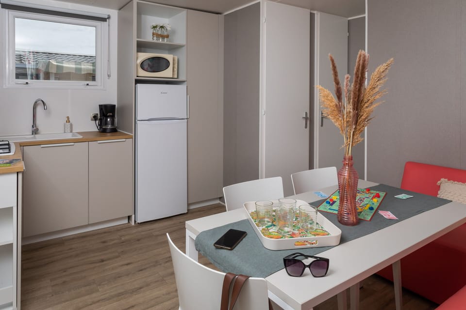 Mobile Home, 3 Bedrooms (31m²) | Living area | Flat-screen TV